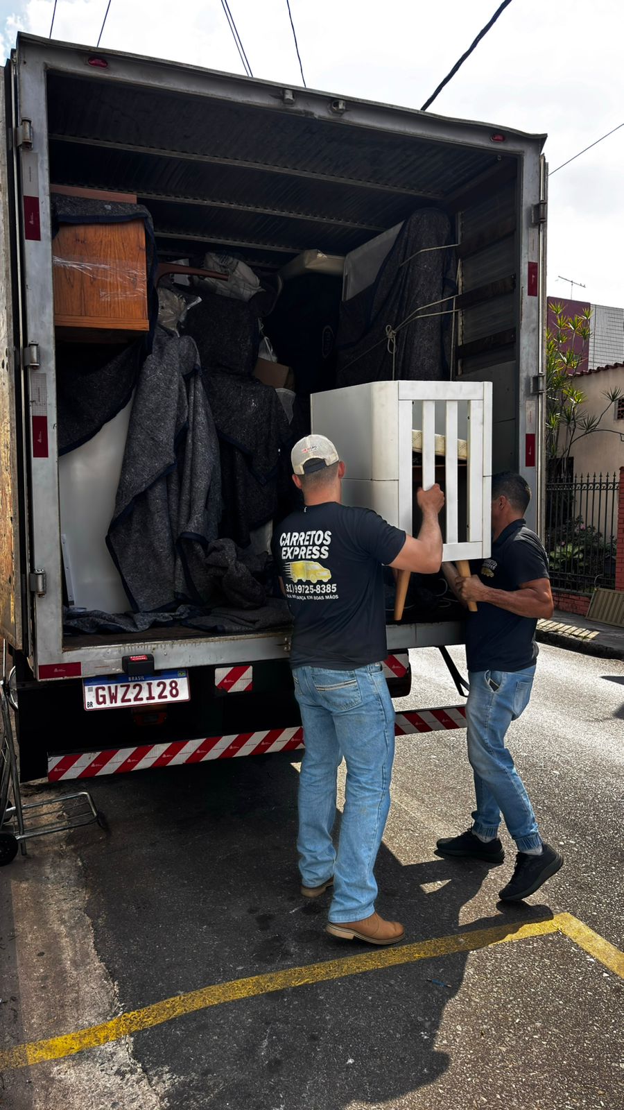 Frota Karretos Express — veículo de mudança